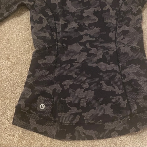 Lululemon - Picture 2 of 5